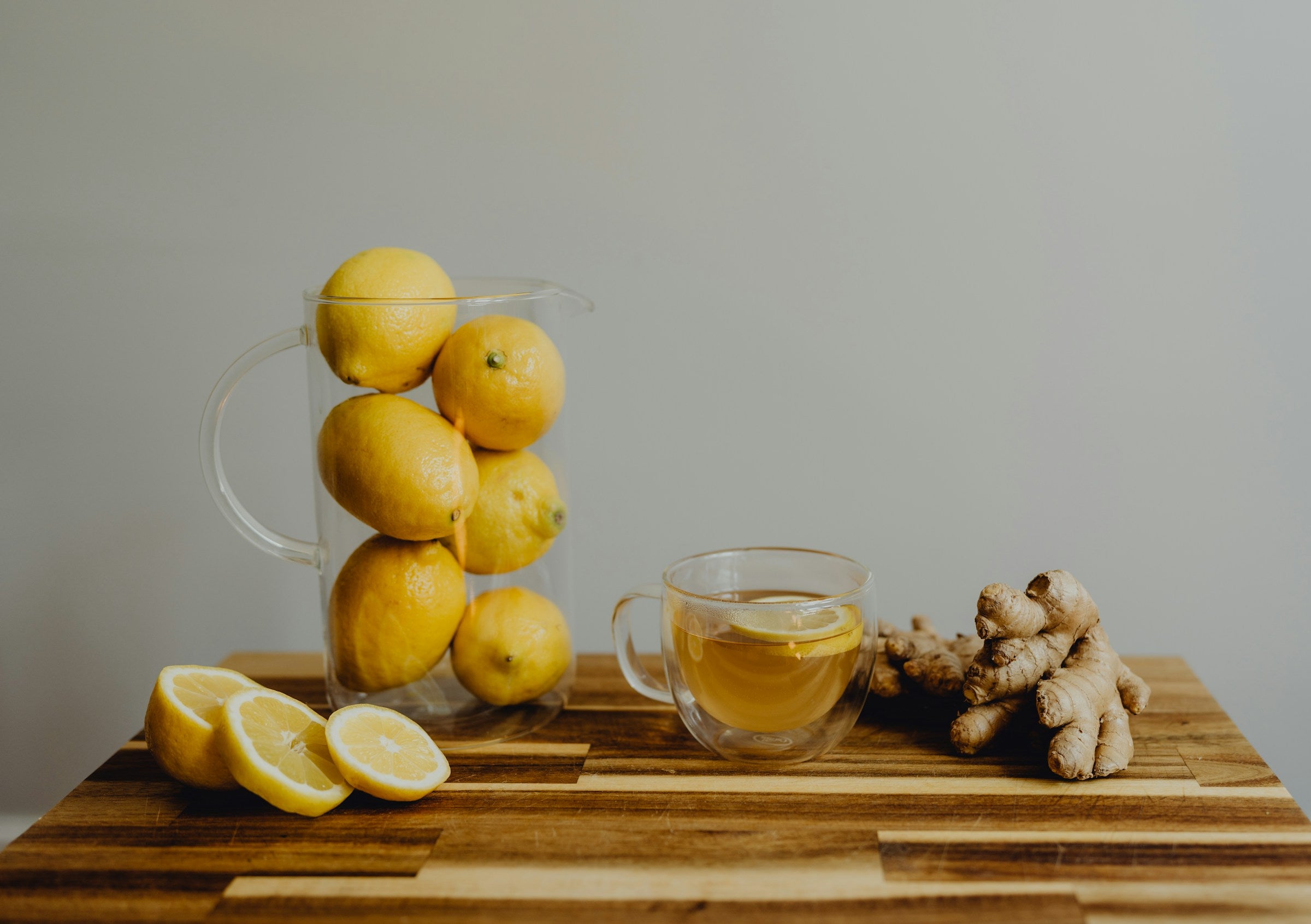 Lemons on a rustic wooden table — Mediterraneo gallery-wrapped canvas